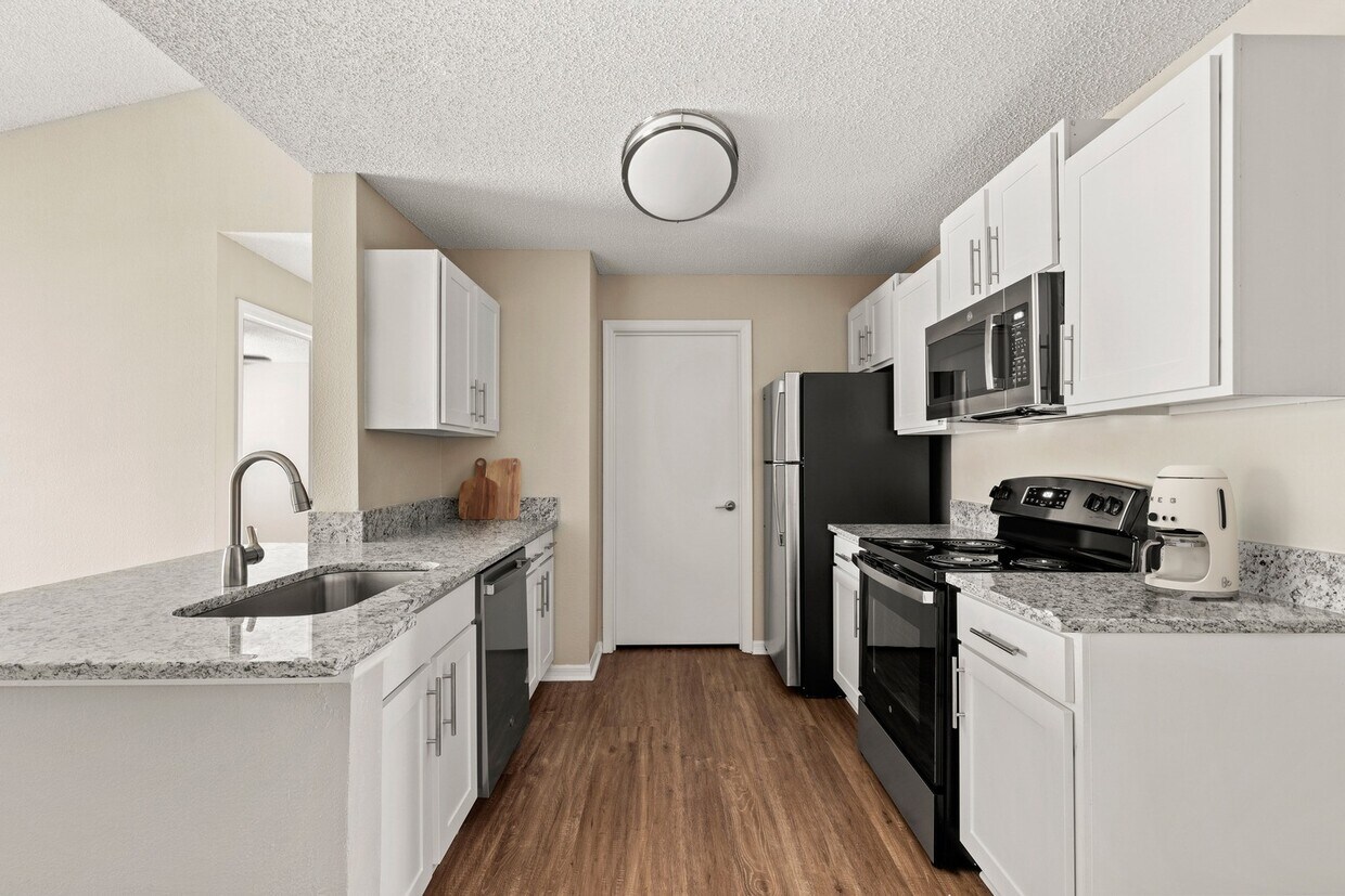 Bay Club Apartments in Jacksonville, FL