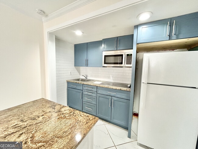 Building Photo - 6031 Ambassador Dr