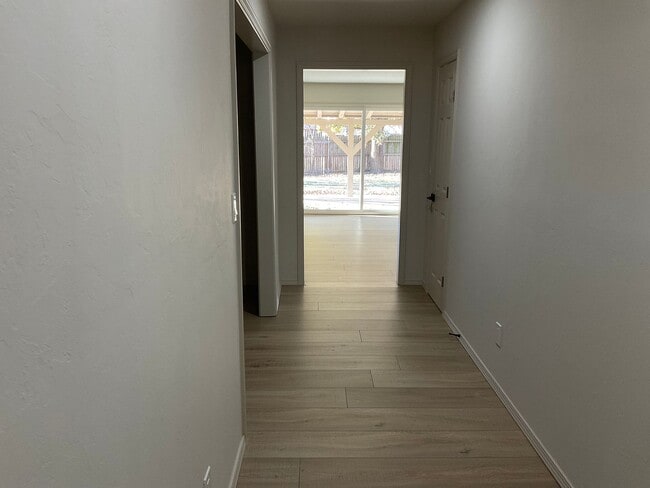 Foto del edificio - 2716 Carlton Way