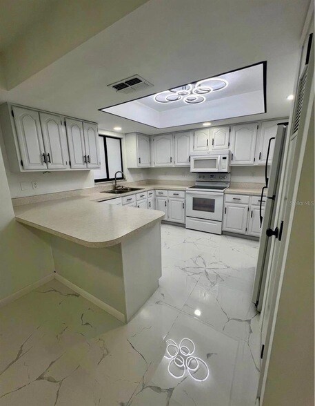 Foto del edificio - 2101 Hibiscus Rd