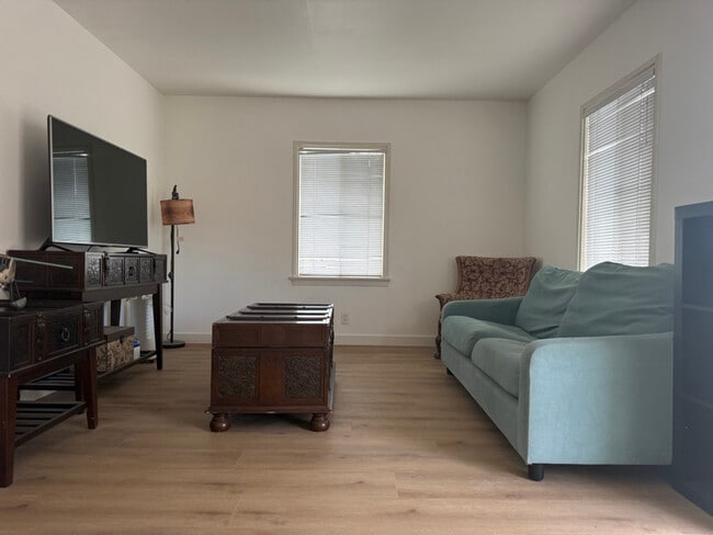 Photo - 3736 S Bentley Ave Apartment