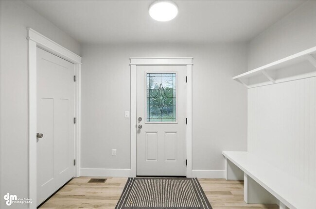 Foto del edificio - New & Upgraded 4BD Home!