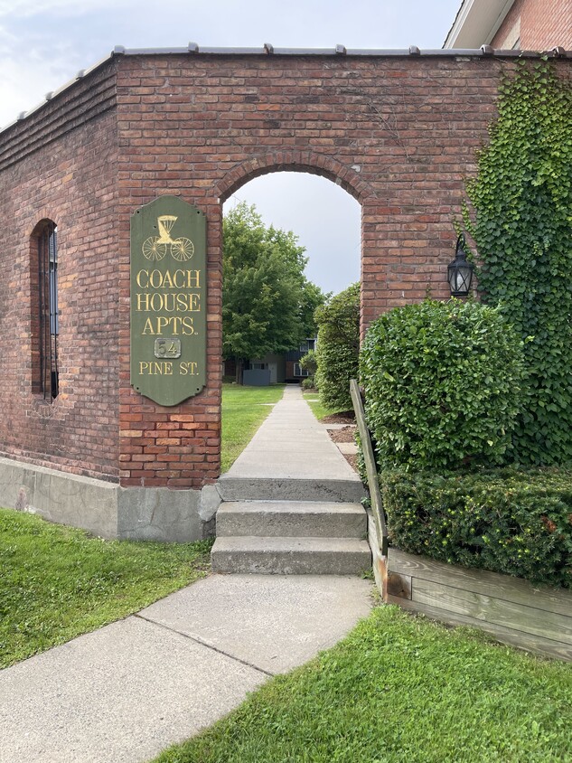 Entrance - 54 Pine St