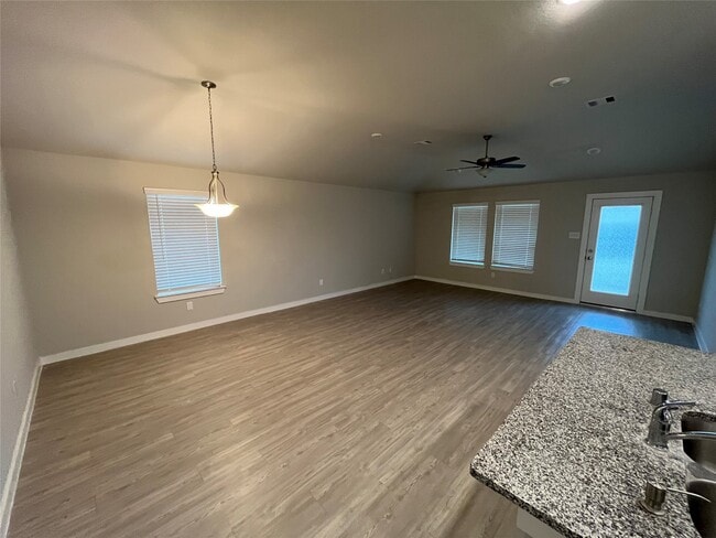 Building Photo - 819 Deerhurst Ln