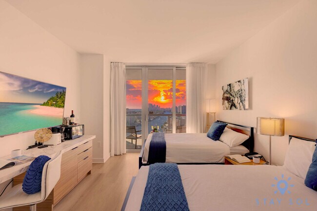 Building Photo - 2602 E Hallandale Beach Blvd
