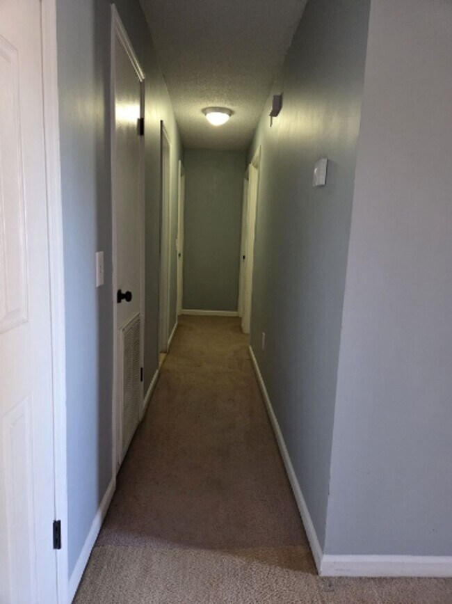 Building Photo - 182 Sequoia Cir