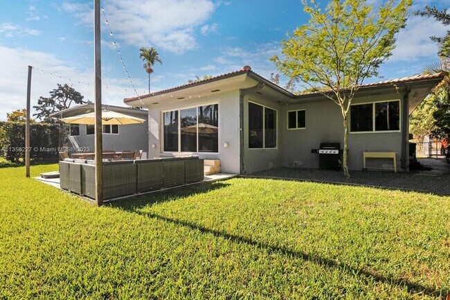Building Photo - 14121 S Biscayne River Dr