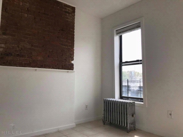 Building Photo - 442 E 11th St