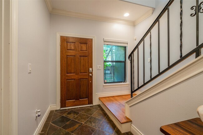 Foto del edificio - 1802 Rosalie St