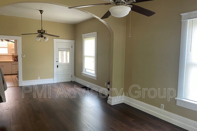 Building Photo - 742 NE Twiss Ave