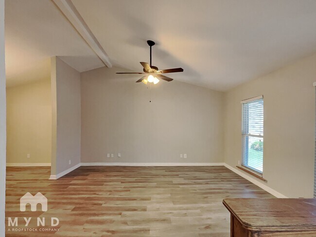 Building Photo - 521 Magnolia Dr