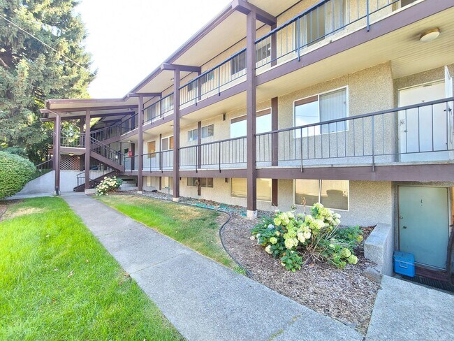 Foto del edificio - $1,050 - 1 Bed / 1 Bath Spacious Condo in South Hill