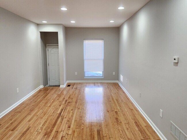 Foto del edificio - Beautiful 2 Bedroom 3 Bathroom Town Home L...