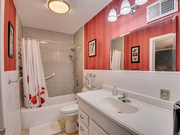 Foto del edificio - 2219 Edgewood Dr