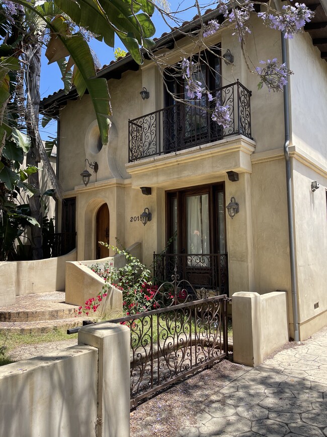 Building Photo - 2018 Glendon Ave