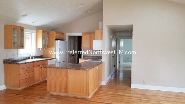 Foto del edificio - Lovely newer home in River Road area