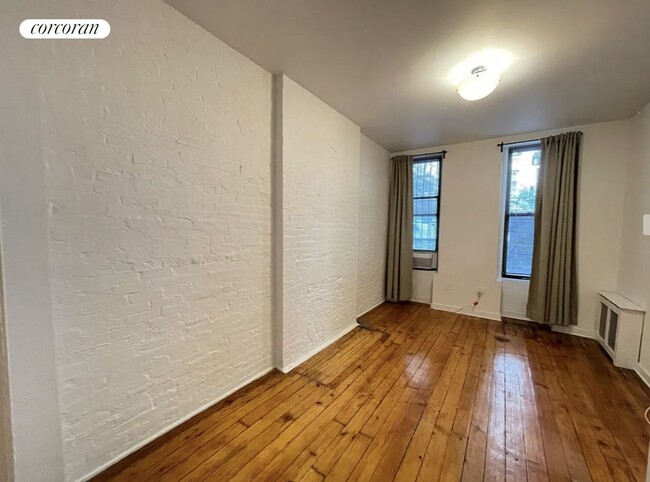 Building Photo - 320 W 47th St