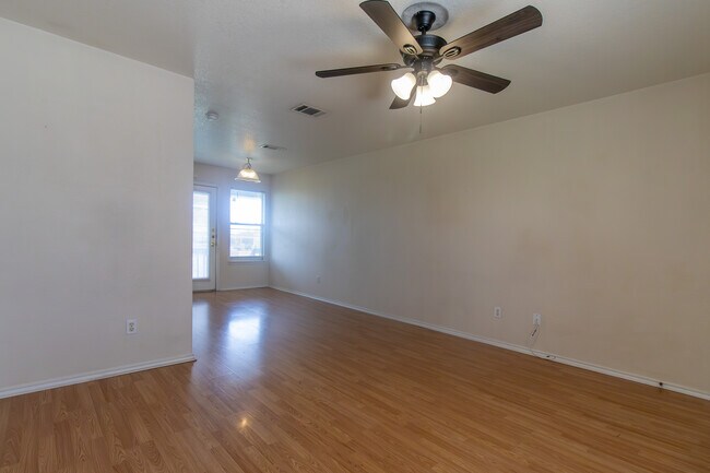 Foto del edificio - 5710 Greengate Dr