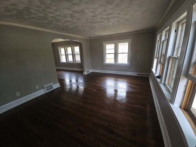 Building Photo - 1313 Evelyn St