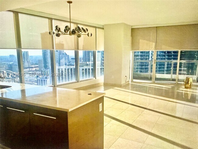 Foto del edificio - 475 Brickell Ave