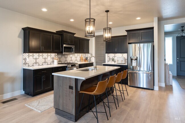 Building Photo - 2090 E Kamay Dr