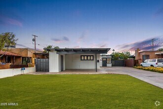 Building Photo - 1610 W Wilshire Dr
