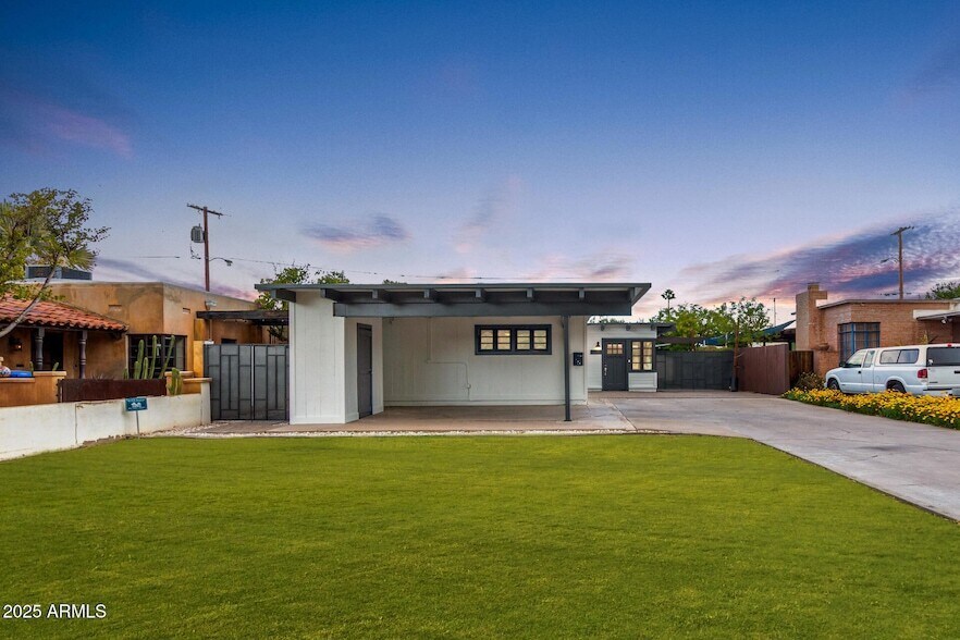 Foto principal - 1610 W Wilshire Dr