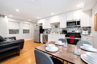 Building Photo - 2440 W 24th Pl