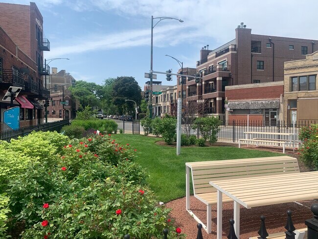 Foto del edificio - 3765 N Racine Ave