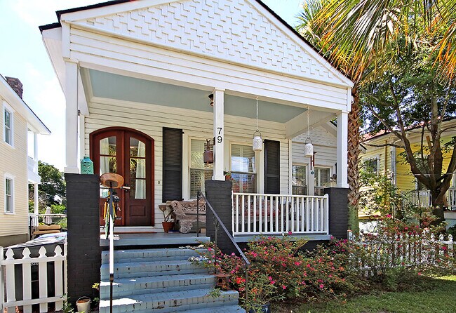 Building Photo - 79 Moultrie St