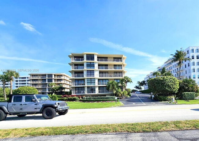 Foto del edificio - 3200 S Ocean Blvd