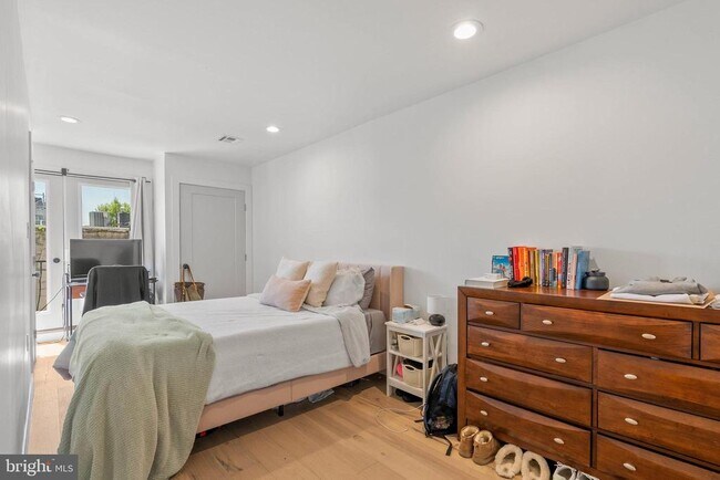 Foto del edificio - 2117 Clymer St