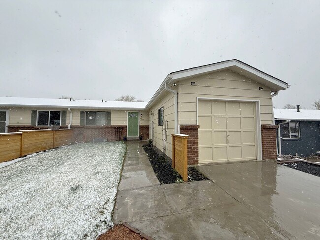 Foto del edificio - Meticulously Maintained 4-Bedroom Duplex