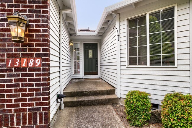 Building Photo - Single-Level 3BR/2BA Ranch on a Quiet Dead-End Street in Progress Ridge