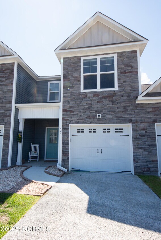 424 Guppy Lp Rd, Sneads Ferry, NC 28460 Townhome Rentals in Sneads