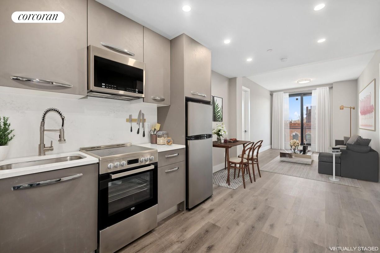Foto principal - 1020 Rogers Ave