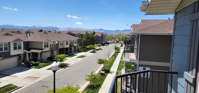Building Photo - 90 E Resaca Dr