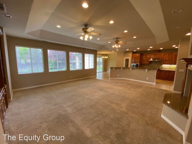 Building Photo - 4 br, 2.5 bath House - 2005 N Cottonwood