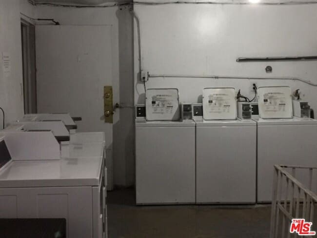 Foto del edificio - 443 S Wilton Pl