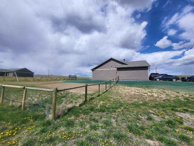 Building Photo - 4 Oregon Trail
