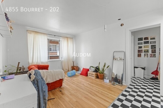 Building Photo - 4855 Av Bourret