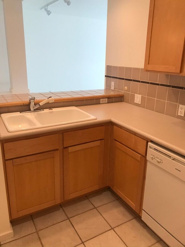 Building Photo - Waterfront Landings 2 bedroom 2 bath condo