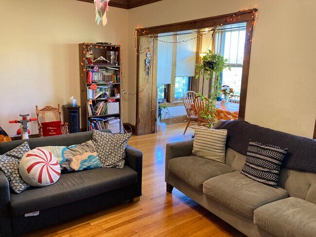 Living Space and Sunroom - 1415 W Cuyler Ave