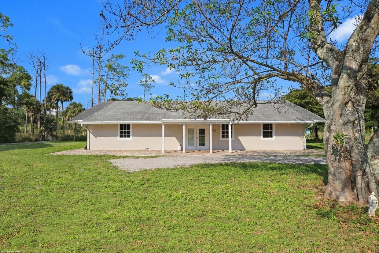 Foto principal - 2221 F Rd