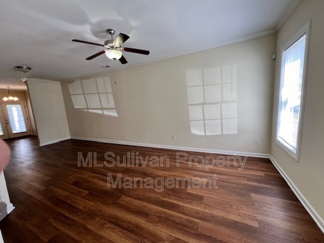 Foto del edificio - 3233 Ivy Wood Ln