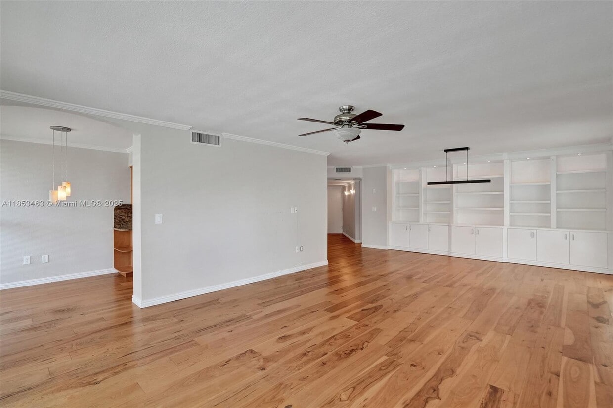 Foto principal - 1101 River Reach Dr