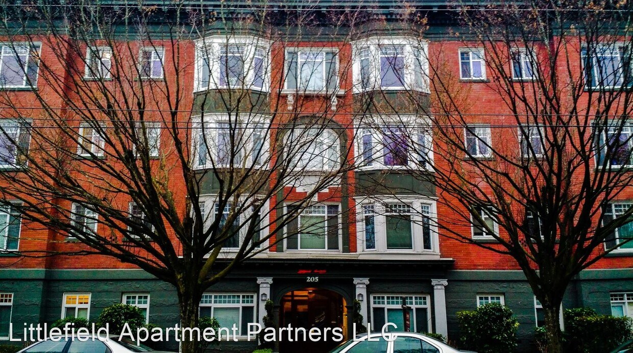 Primary Photo - 205 19th Ave E