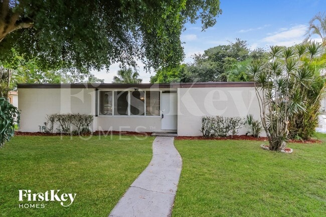 Photo - 11823 Dahlia Dr House