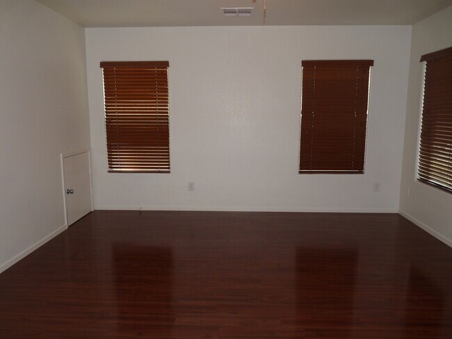 Building Photo - SOUTHWEST 3 BEDROOM, 2.5 BATH WITH LOFT