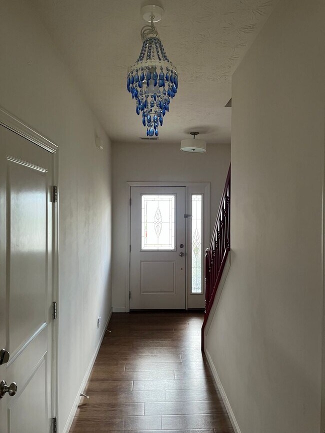 Foto del edificio - 2 Story, Spacious Lafayette Home with Den, Fenced Backyard & Upstairs Bonus Room
